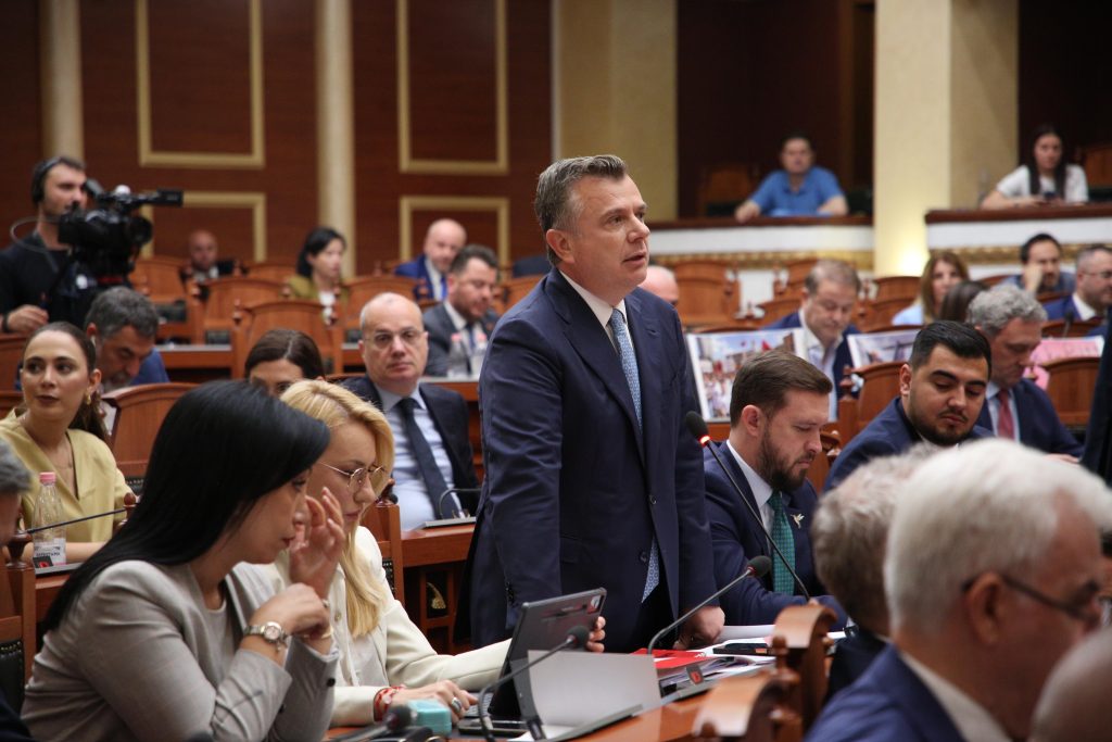 Balla sfidon Berishën: Dil në protestë po ta mbajti! S’je zëri i protestuesve