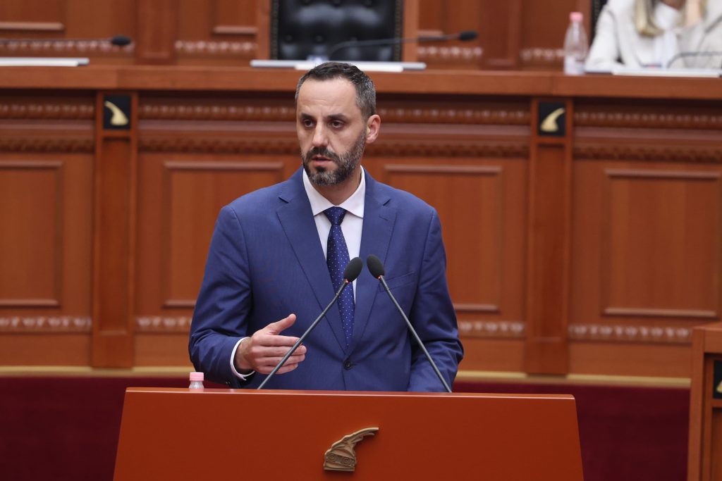 Interpelanca, Lamallari: Drejtësi për Dëshmorin e Atdheut Enea Mekolli, jo gjykime politike