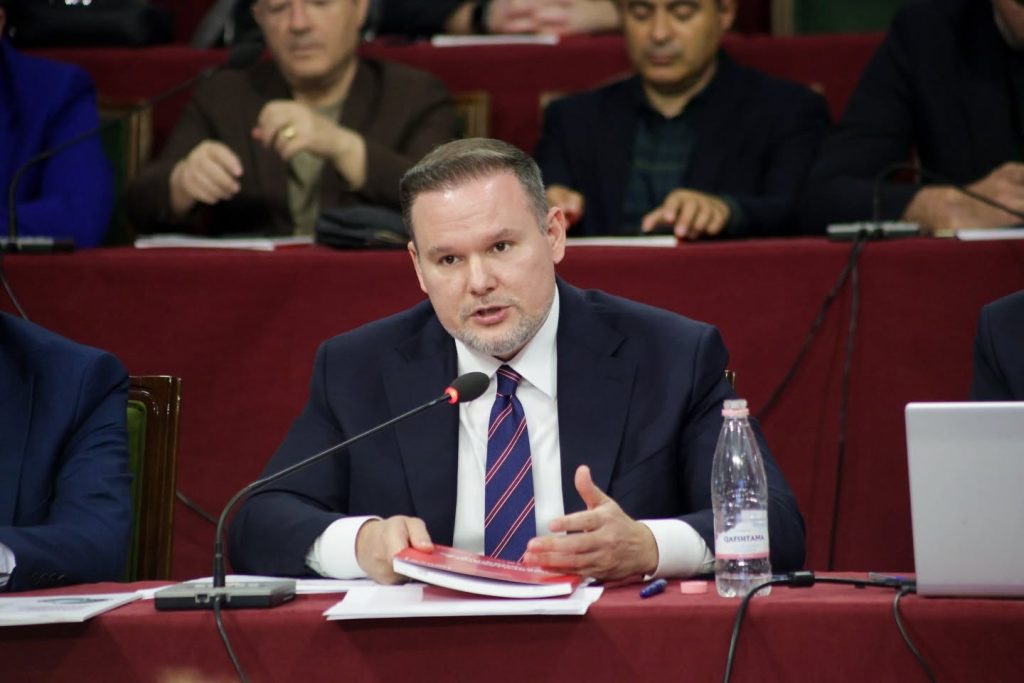 Demo: 65 mln euro për fuqizimin e pushtetit vendor dhe transportin urban