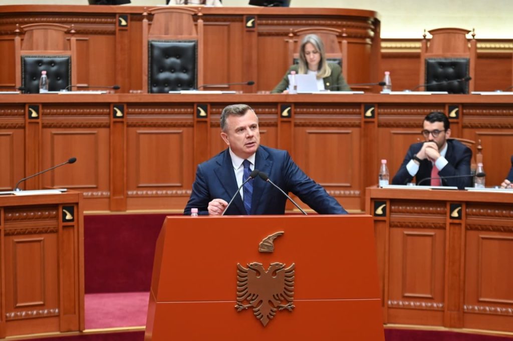 “Ti je gjobaxhi” / Balla, i ashpër me deputetin Shehaj: Me çfarë mandati i përfaqëson protestuesit? Je hajdut i të dhënave personale