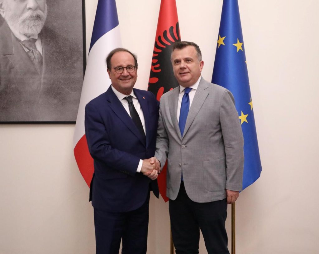 Balla takon ish-Presidentin francez, Hollande: Shqipëria më pranë se kurrë anëtarësimit në BE. Hollande: Mos e humbni këtë shans të madh!