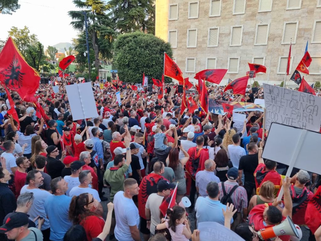 Veteranët e UÇK-së: Mos e përdorni luftën për interesa politike