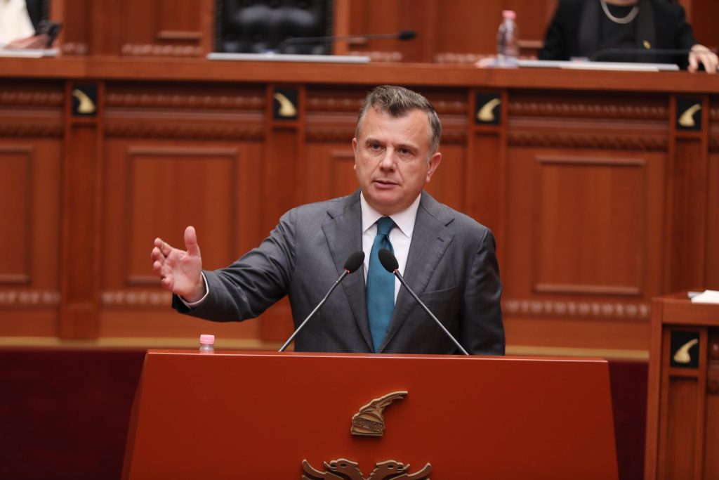Balla protestuesve: Distancohuni nga dhuna, askush nuk ndal punën e Kuvendit