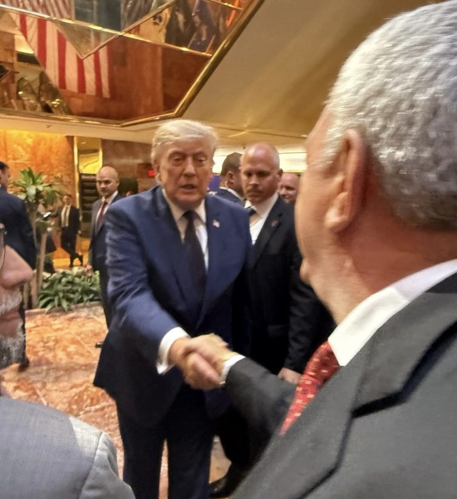 Trump shtrëngon duart me Armand Dukën në pritjen e FIFA-s para finales së Botërorit