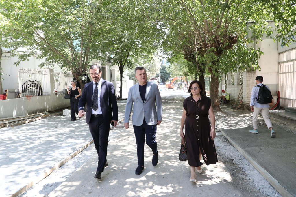 Balla inspekton punimet në rrugën “Pjetër Bogdani”: Transformimi i Tiranës nuk ndalet, nis faza e re e investimeve publike