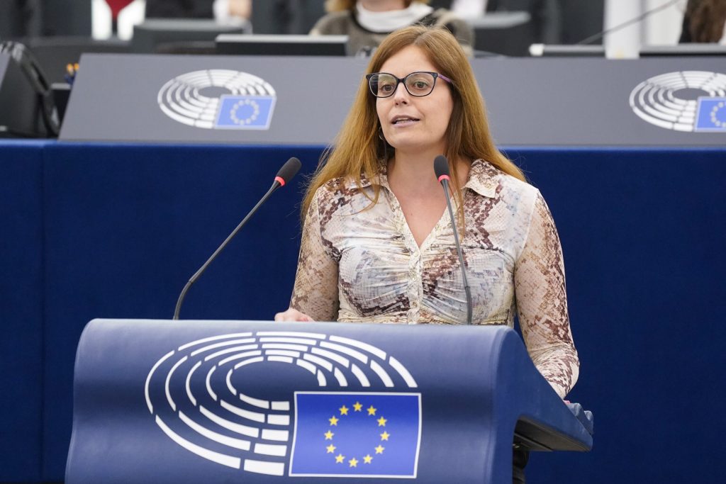 Mbështet Arlind Qorin në Tiranë, Ilaria Salis dënohet në Milano me mbi 300 mijë euro.