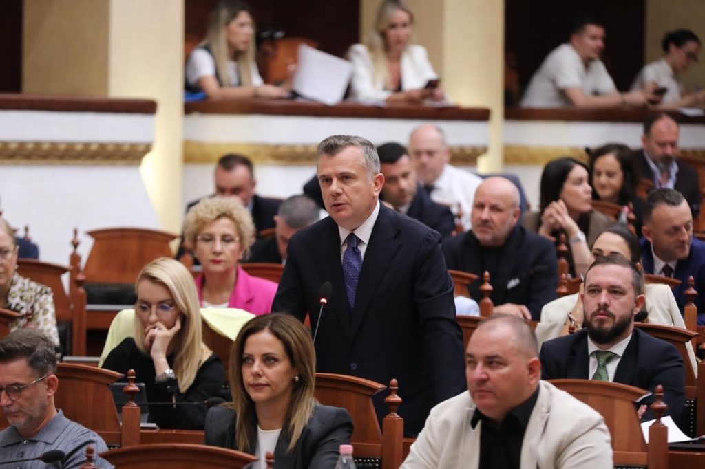 Kreu i Grupit të PS: Shqipëria reagoi menjëherë ndaj ministres serbe, Edi Rama e ka mbrojtur Kosovën edhe në Beograd
