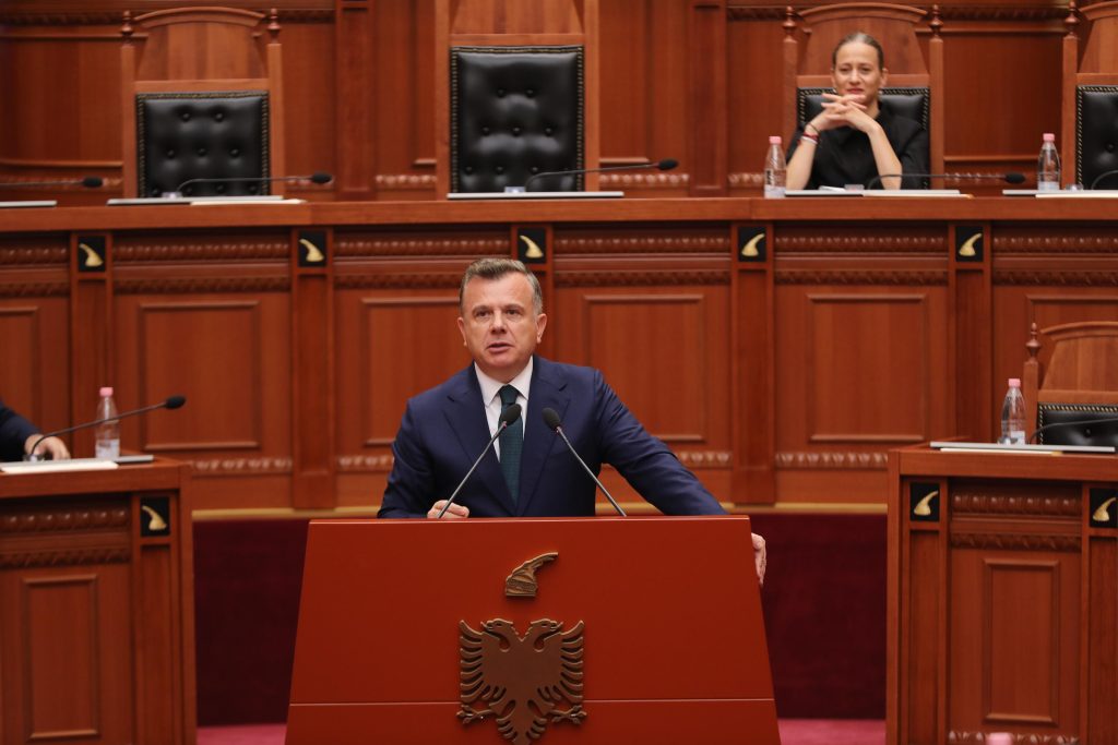 Balla kritikon RTSH-në: Nuk justifikon paratë publike, mbetet një dështim i madh