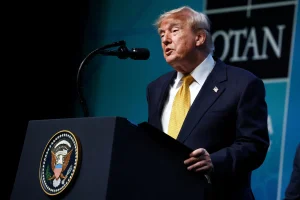 Trump shqyrton shpalljen e fundit të luftës me Iranin, Pentagoni përforcon trupat në rajon