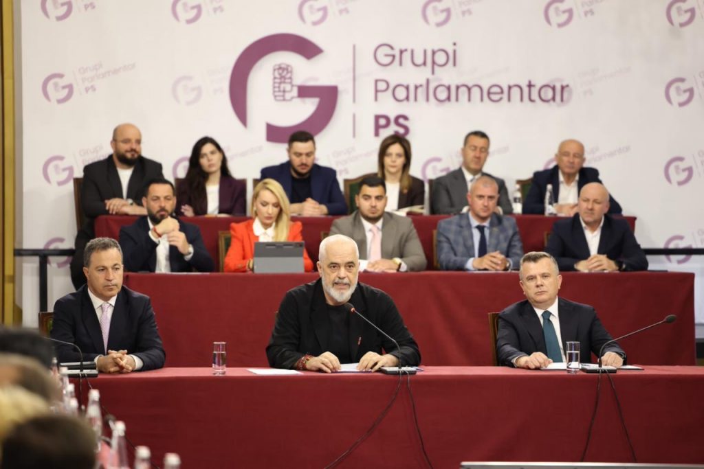Rama mbledh sot Grupin Parlamentar të PS-së dhe kabinetin qeveritar, në fokus bilanci i punës dhe protesta