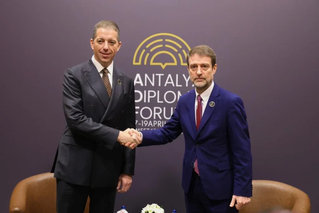 Hoxha takon ministrin e Jashtëm Serb në Uashington: Shqipëria kundër retorikës që nxit tensione për Kosovën