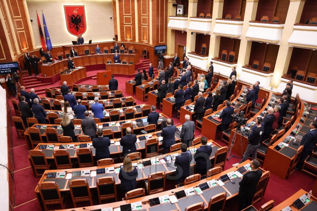 Kuvendi miraton me votat e PS huanë 302 mln dollarë nga SHBA
