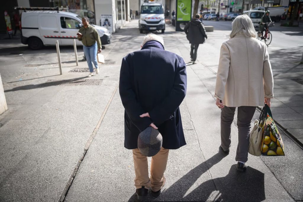 Le Pen mban premtimin për pensionet, por partia shqyrton reforma të reja