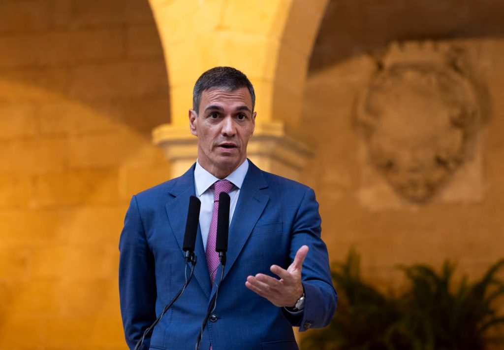 Spanja dërgon ushtrinë në Ceuta pas hyrjes masive të emigrantëve