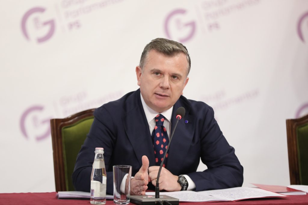 Ku janë avionët? Balla: Katër vatra zjarri vetëm në kurorën e Tiranës. Zjarrvënia vepër e rëndë penale, dënohet deri në 15 vite burg!