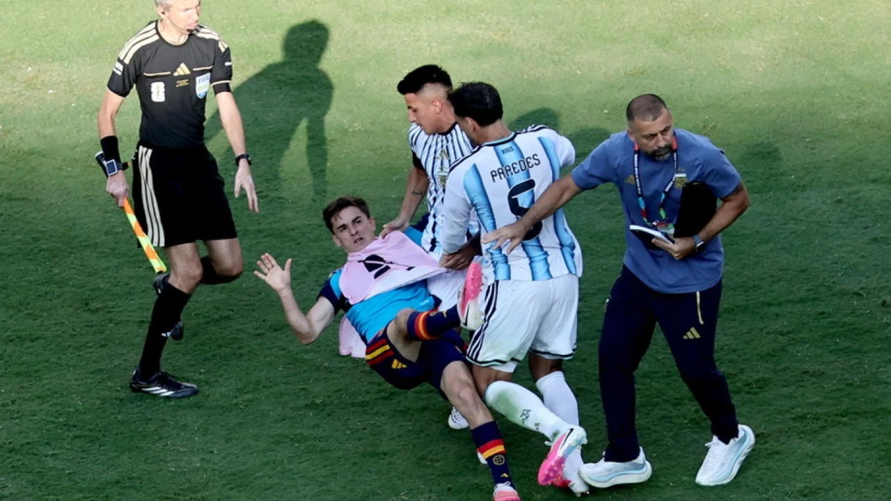 Argjentina sfidon dënimet e FIFA-s, apelon në CAS pezullimet e Paredes dhe Molinës