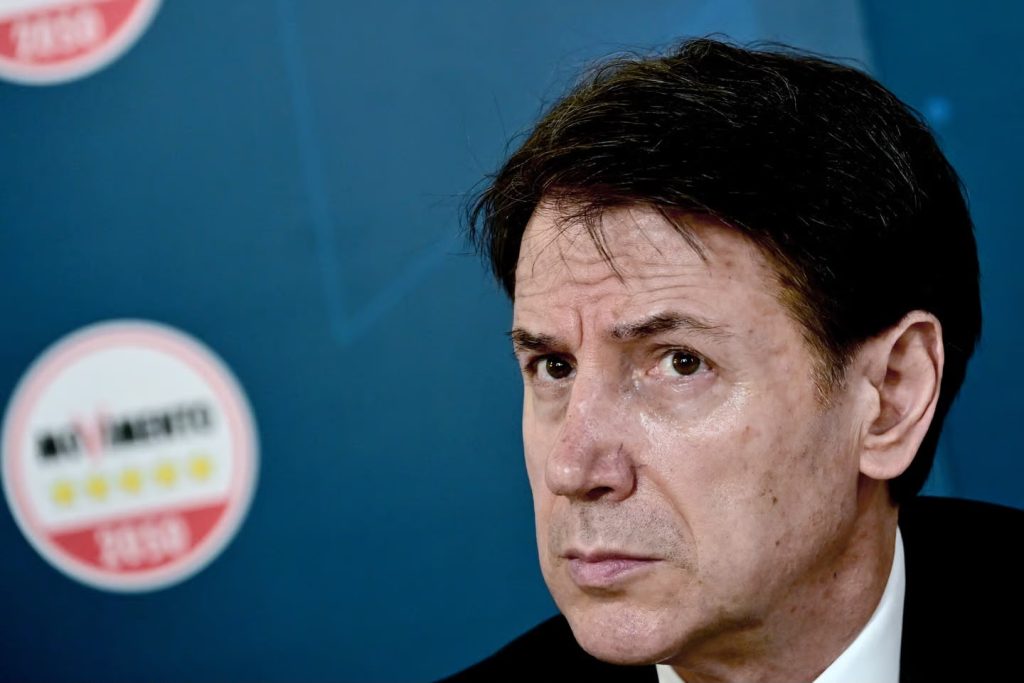 Conte përçan të majtën italiane: Dërgesat e armëve për Ukrainën të vendosen nga votuesit