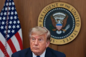 Trump përballet me dilemë për Iranin dhe Ngushticën e Hormuzit