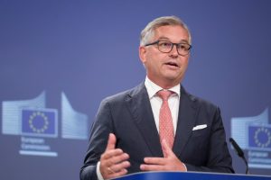 Komisioneri i BE-së: Bashkimi Evropian mbetet i cenueshëm ndaj emigracionit të paligjshëm