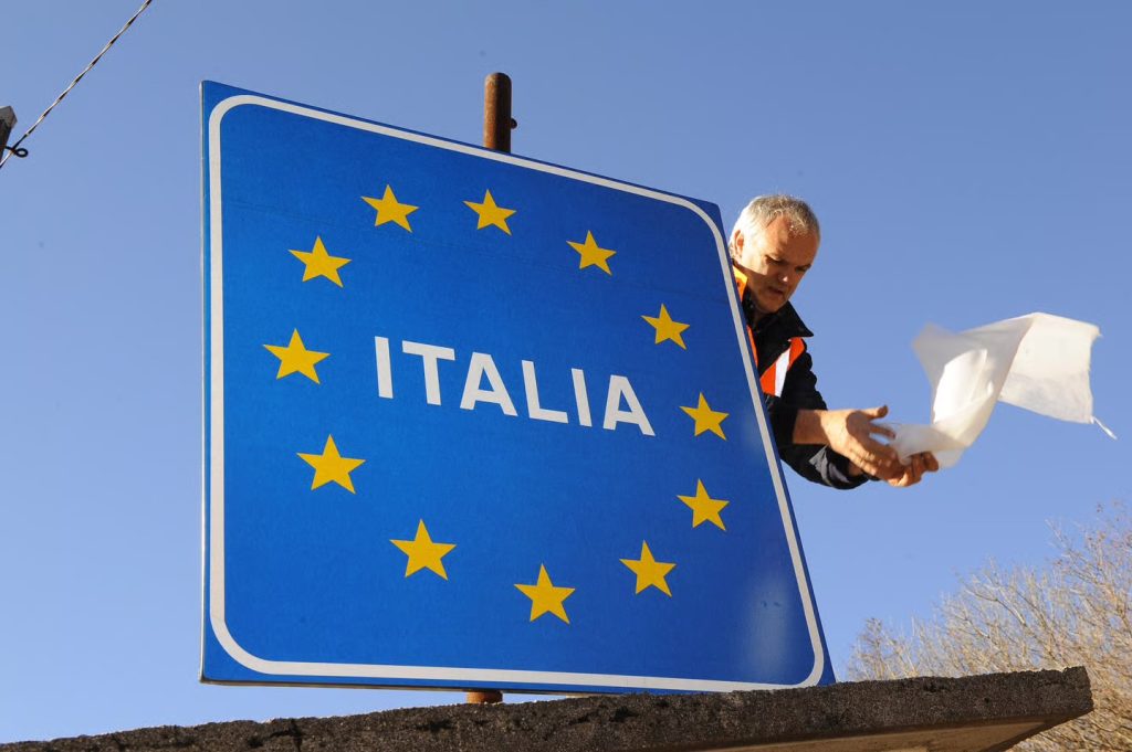 Përshkallëzohet përplasja Itali–Spanjë për kontrollet kufitare, Roma refuzon ultimatumet e Madridit