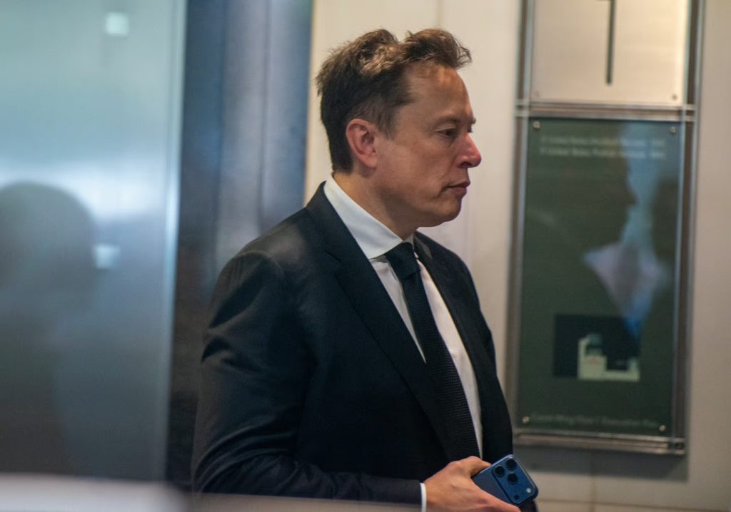 Musk sulmon kandidaten franceze Marine Tondelier: Duhet të ndëshkohet për tradhti