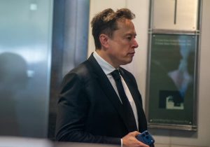 Musk sulmon kandidaten franceze Marine Tondelier: Duhet të ndëshkohet për tradhti