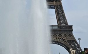Franca përballet me valën e pestë të të nxehtit, 22 departamente në alarm
