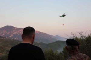 Përkeqësohet situata nga zjarret në Krujë, Nufi: Mund të evakuohen banorët