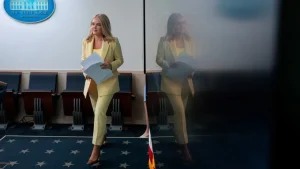 Karoline Leavitt largohet nga Shtëpia e Bardhë, Trump përballet me sfidën e zëvendësimit