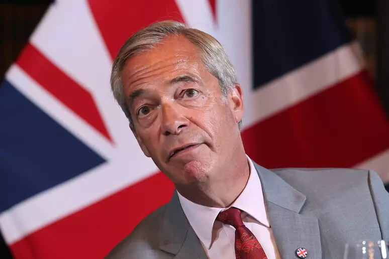 Farage plan për të kufizuar përfitimet sociale për të huajt në Britani