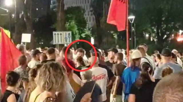Tensione në ditën e 89-të të tubimit në Tiranë/ Sali Lushaj përplaset fizikisht me Dritan Goxhajn, ndërhyjnë edhe protestuesit e tjerë