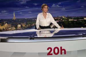 Partneri i saj kandidon për president të Francës, gazetarja Léa Salamé tërhiqet përkohësisht nga edicioni kryesor i lajmeve