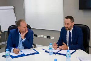 Lamallari mbledh prefektët e 12 qarqeve: Çdo shqetësim i qytetarëve duhet të marrë përgjigje dhe zgjidhje