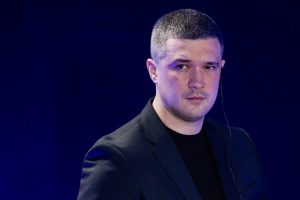 Ish-ministri i Mbrojtjes kërkon zgjedhje në Ukrainë, rritet presioni ndaj Zelenskyyt pas protestave