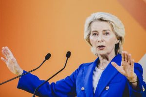 Von der Leyen viziton Groenlandën, BE përgatit investime të reja mes pretendimeve të Trump