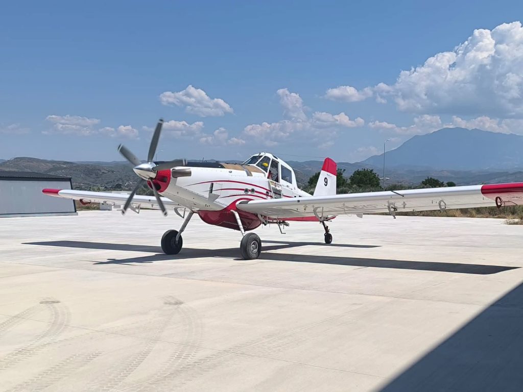 Ministria e Mbrojtjes kundërpërgjigjet PD-së: Tenderi për avionët zjarrfikës është zhvilluar sipas ligjit