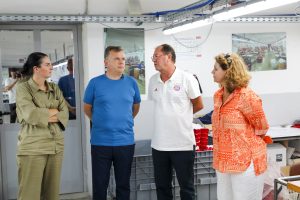 Balla viziton sipërmarrjen tekstile në Kavajë: Programi “Dyfisho Sipërmarrjen Tënde” mbështetje edhe për sektorin fason