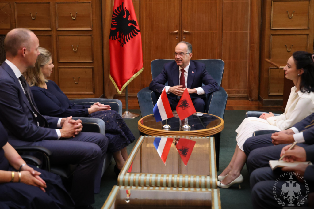 Begaj pret ambasadoren e re të Holandës: Mbështetja për integrimin në BE, e rëndësishme për objektivin e vitit 2030
