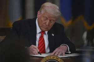 Trump firmos urdhrin: Liqeni Ontario riemërtohet “Liqeni Amerika”