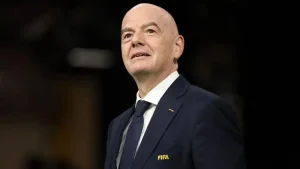 Infantino kërkon falje për projektin e dështuar, FIFA i rikonfirmon mbështetjen si president