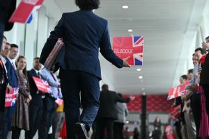Lobimi politik po bëhet gjithnjë e më i shtrenjtë në Britani, mijëra paund vetëm për të hyrë në konferencat e partive