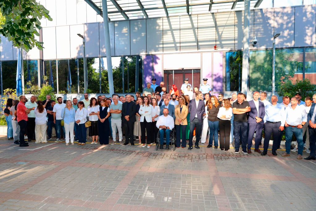 Opozita vijon aksionin para Qeverisë së Kosovës: “Kurti dhe ministrat janë uzurpatorë, të kthehen në Kuvend”