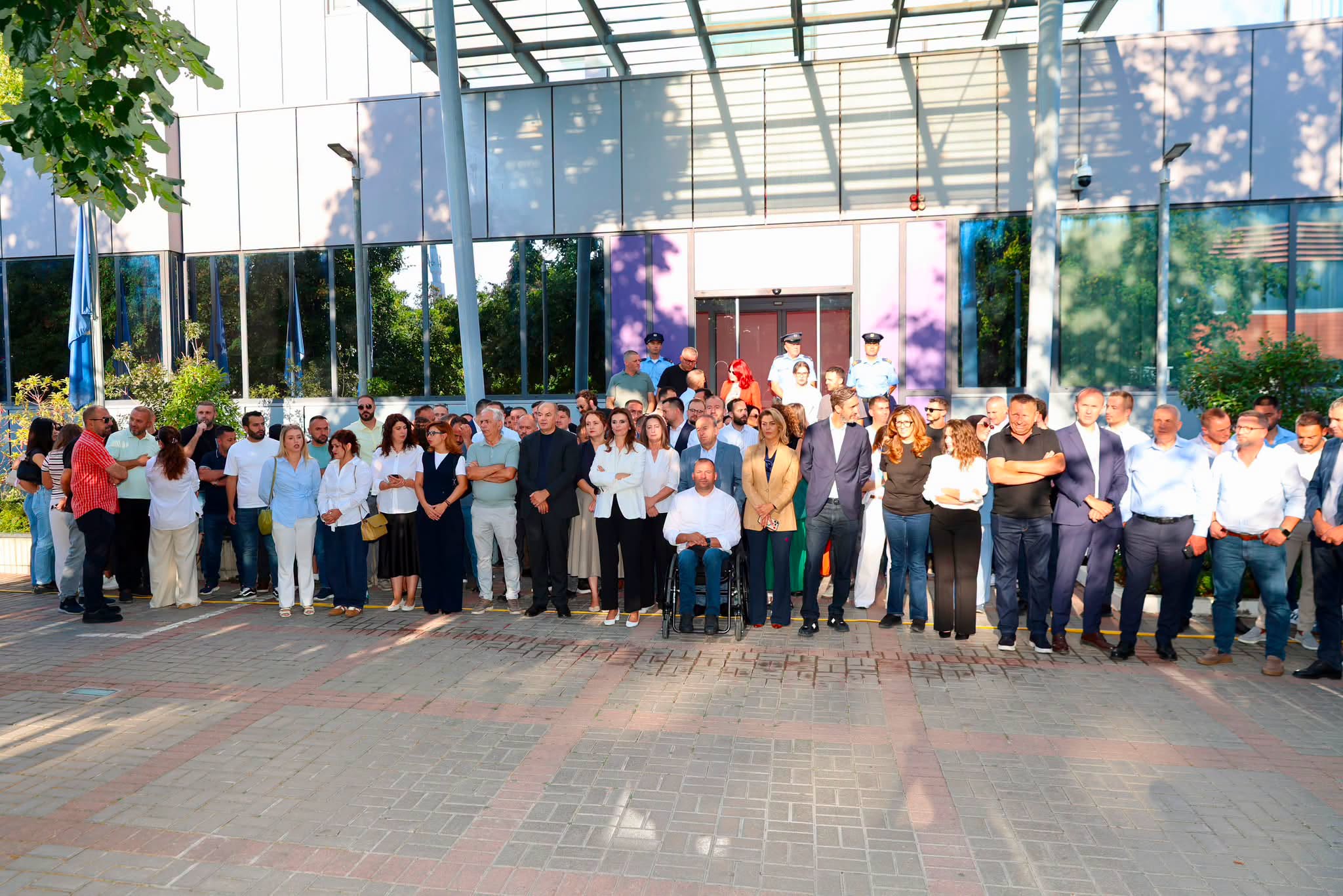 Opozita vijon aksionin para Qeverisë së Kosovës: “Kurti dhe ministrat janë uzurpatorë, të kthehen në Kuvend”