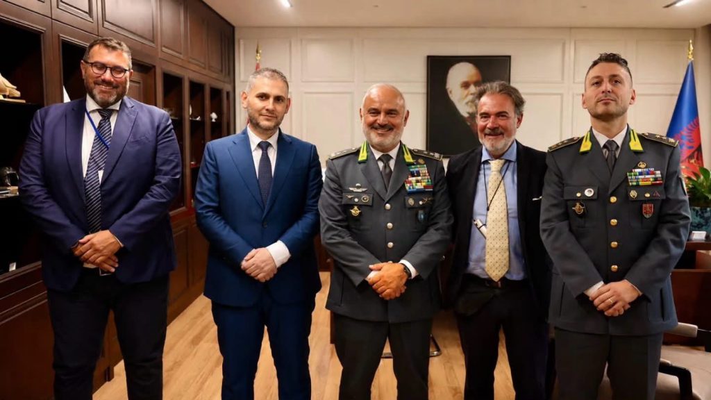 Hita pret drejtuesit e Guardia di Finanza-s, rikonfirmohet bashkëpunimi kundër kultivimit të kanabisit