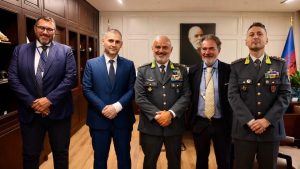 Hita pret drejtuesit e Guardia di Finanza-s, rikonfirmohet bashkëpunimi kundër kultivimit të kanabisit