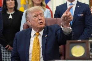 Trump kritikon Exxon dhe Chevron për çmimet e larta të karburanteve: Po fitojnë shumë para, ulin çmimet për konsumatorët
