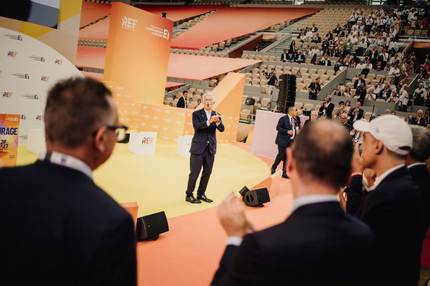 Gara presidenciale në Francë, Le Pen dhe Mélenchon fitojnë terren ndërsa qendra përçahet