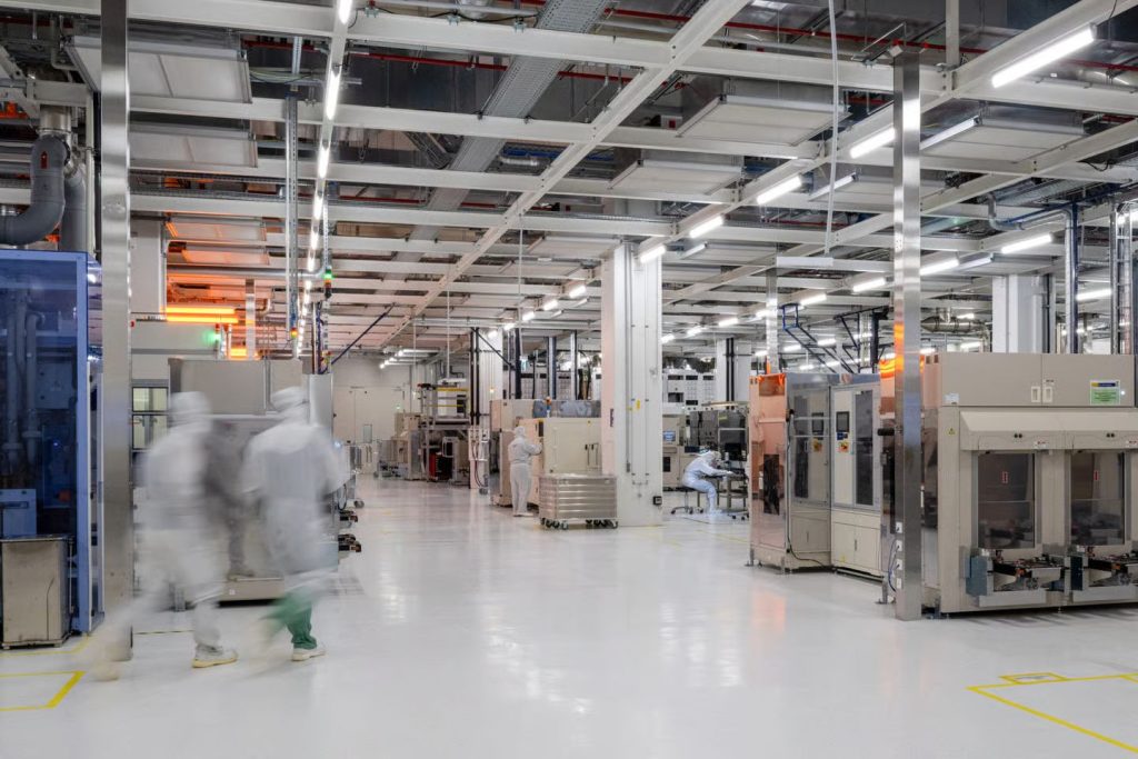 BE investon miliarda në “gigafabrikat” e AI, 9 vende nuk angazhohen