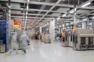 BE investon miliarda në “gigafabrikat” e AI, 9 vende nuk angazhohen