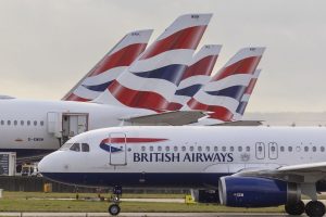 Britani, rinisin fluturimet: Disa aeroporte ishin bllokuar pas defektit në kontrollin e trafikut
